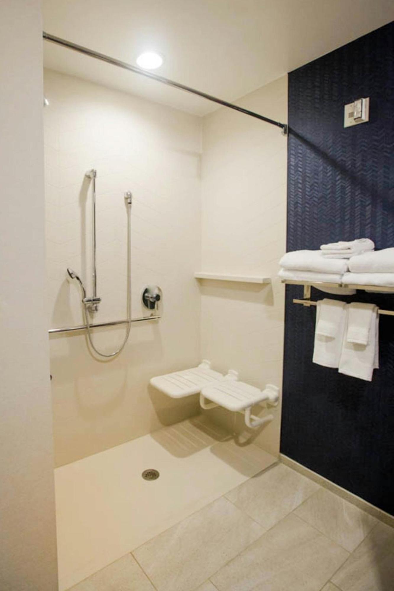 Fairfield Inn & Suites By Marriott Philadelphia Broomall/Newtown Square Eksteriør billede
